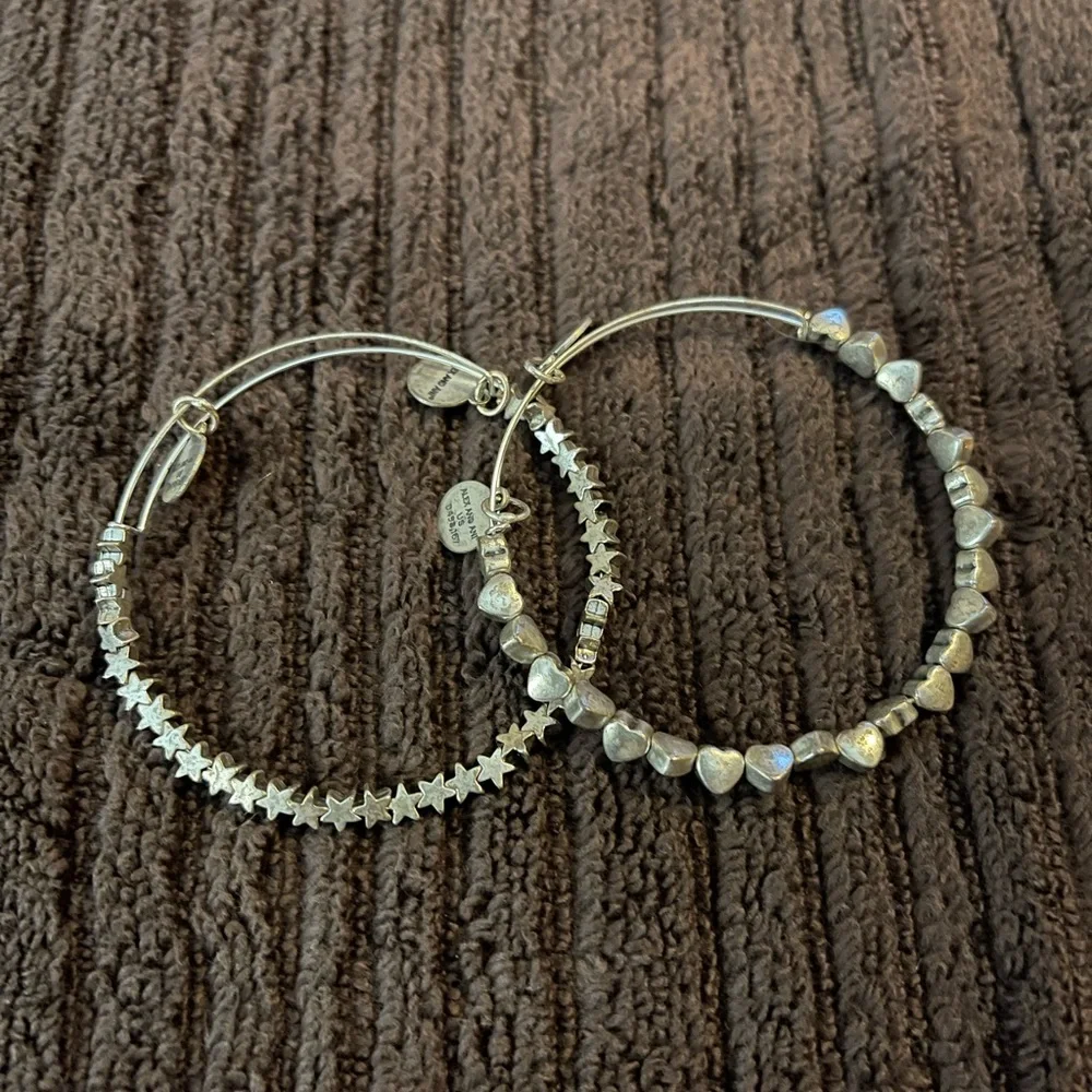 Alex and Ani lot of 4 bracelets. Stars and hearts - Picture 3 of 3